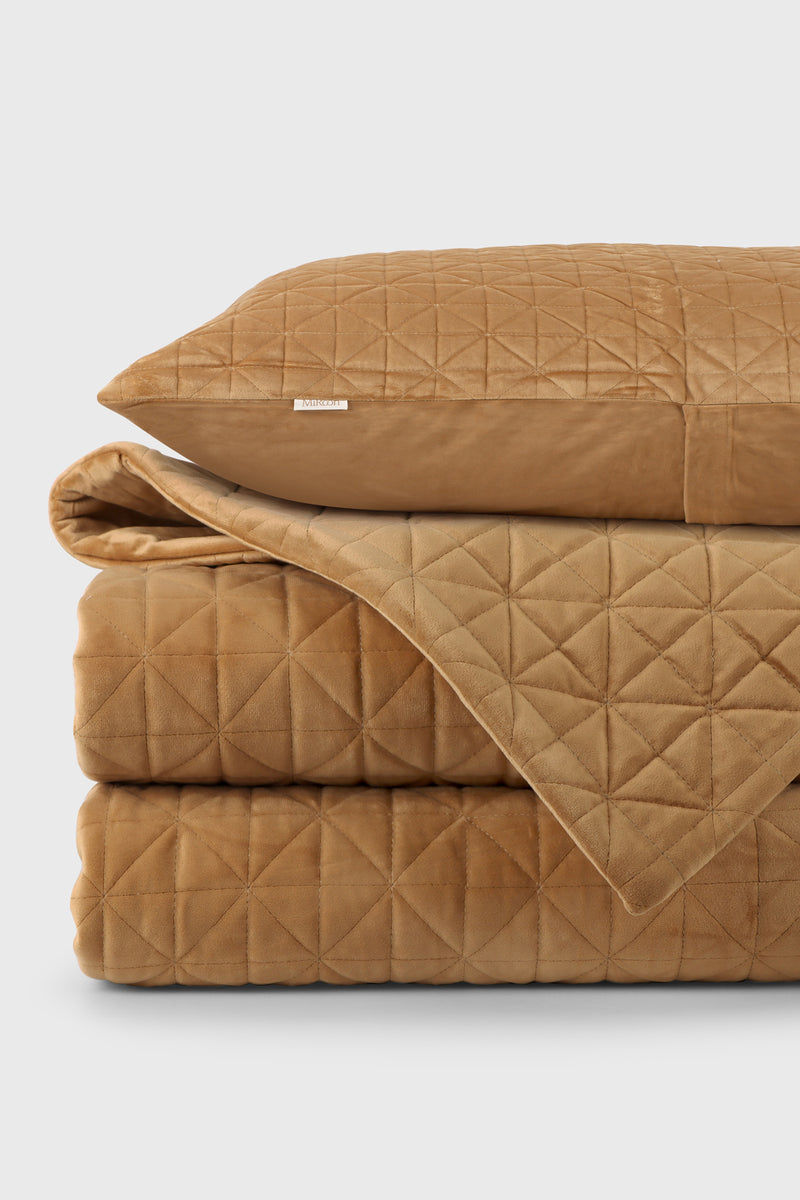 ARGYLE CHECKS OCHRE VELEVT QUILTED BEDSPREAD SET